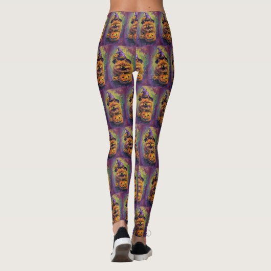 Griezelige Chow Chow-hond Halloween Heks en Pompoe Leggings (Achterkant)