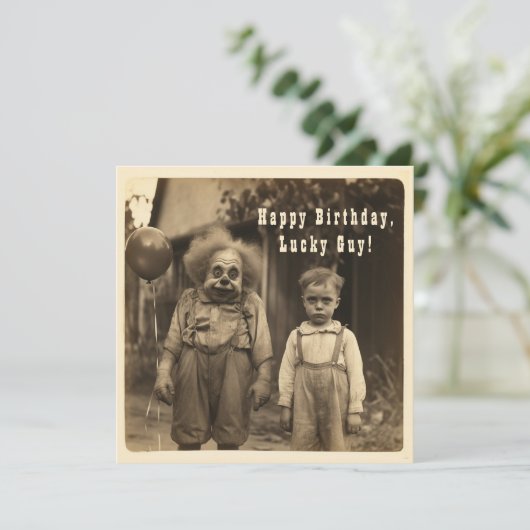 Griezelige Clown Vintage Verjaardagsfoto Feestdagenkaart (Staand voorkant)