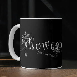 Griezelige Elegantie: Halloween Spinnenweb Design Koffiemok