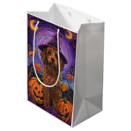 Griezelige Goldendoodle Hond Halloween Heks Pompoe Medium Cadeauzakje (Achterkant Gekanteld)
