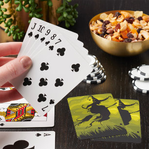 Griezelige Halloween-heks die op bezemsteel vliegt Pokerkaarten