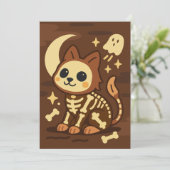 Griezelige kat met skelet en spookuitnodiging kaart (Staand voorkant)