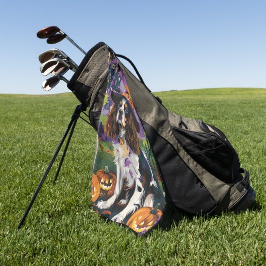 Griezelige Springer Spaniel Halloween Heksenpompoe Golfhanddoek (Groen)