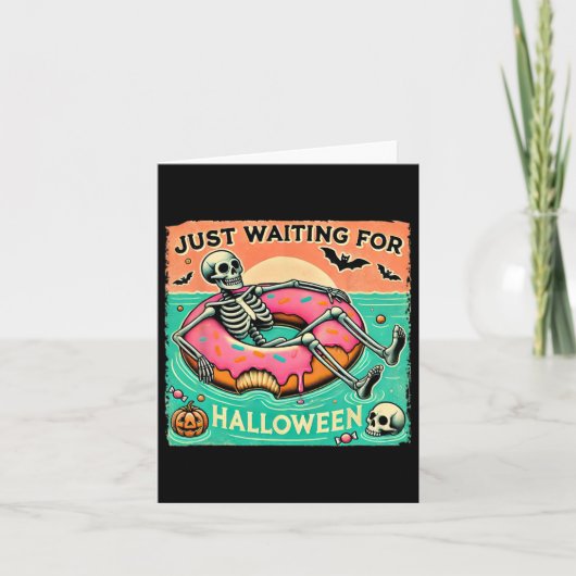 Griezelige Summerween-skelet die gewoon op Hallowe Kaart (Voorkant)