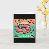 Griezelige Summerween-skelet die gewoon op Hallowe Kaart (Gele Bloem)