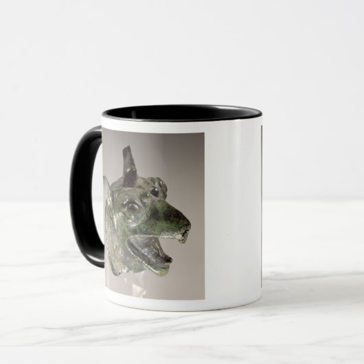 Griffiekkop, fragment van een bevestigingselement mok (Voorkant links)