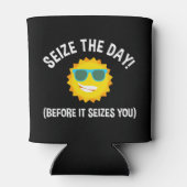 Grijp de dag! (voordat het je aangrijpt) blikjeskoeler (Achterkant)