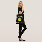 Grijp de dag! (voordat het je aangrijpt) tote bag (Op model)
