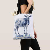 "Grijp het Moo-oment" Aangepaste Monogram Tote Bag (Dichtbij)