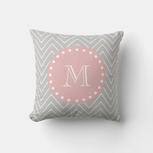 Grijs Baby Roze Modern Chevron Aangepast monogram Kussen
