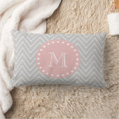 Grijs & Baby Roze Modern Chevron Custom Monogram Kussen (Deken)