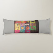 Grijs bekroond collage body kussen (Voorkant)