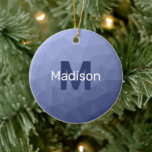 Grijs blauw geometrisch maaspatroon Monogram Keramisch Ornament<br><div class="desc">Grijs blauw ombre geometrisch mesh patroon Monogram Keramische kerstboom Ornament. Monogram Personaliseer met uw aangepaste initiaal en naam. Driehoek geometrische mesh met licht donkerblauw ombre gradiënt modern design.</div>