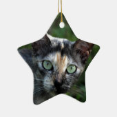 Grijs Bruine Witte Kat met Groene Ogen Keramisch Ornament (Rechts)