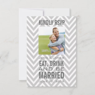Grijs Chevron Eet Drink en Wees Getrouwd Trouw RSV RSVP Kaartje