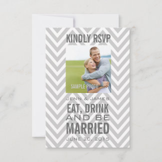 Grijs Chevron Eet Drink en Wees Getrouwd Trouw RSV RSVP Kaartje