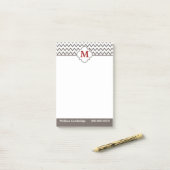Grijs Chevron rood monogram gepersonaliseerd Post-it® Notes (Op bureau)