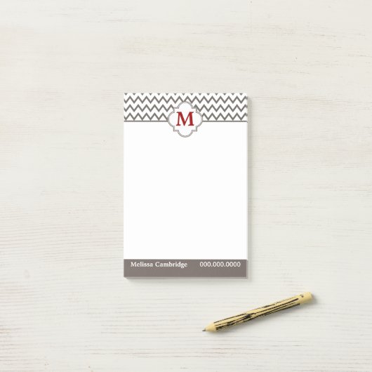 Grijs Chevron rood monogram gepersonaliseerd Post-it® Notes (Op bureau)