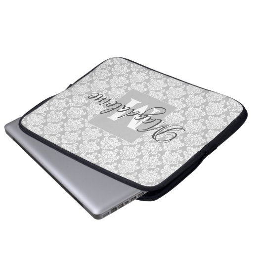  grijs Damask-patroonmonogram & naam Laptop Sleeve (Voorkant onderkant)