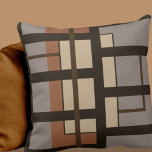 Grijs donkerbruin en beige geometrische vormgeving kussen<br><div class="desc">Moderne werpkussens hebben een grijze taupe en donkerbruin geometrisch patroon met beige en sienna oranje accenten. Dit moderne abstracte geometrische ontwerp is gebaseerd op combinaties van herhaalde rechthoeken, die elkaar overlappen en dooreengesneden zijn om een interessant artistiek patroon te vormen. Een modern neutraal decoratief kussen voor uw slaapkamer of favoriete...</div>