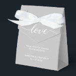 Grijs Eenvoudig & Elegant Liefde Bruiloft ScrIpt Bedankdoosjes<br><div class="desc">Introductie van onze Grijze Eenvoudige & Elegante Liefde Trouwscript Favor Boxes - de perfecte mix van verfijning en sentimentaliteit voor uw speciale dag. Deze gunstboxen belichamen tijdloze eenvoud met een vleugje elegantie en bieden een stijlvolle manier om uw dankbaarheid uit te drukken aan uw bruiloftsgasten. Deze logeerdozen zijn vervaardigd in...</div>