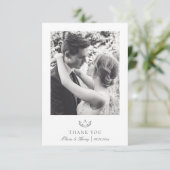 Grijs Eenvoudig Elegant Monogram Bruiloft 2 Foto Bedankkaart (Staand voorkant)