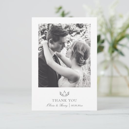 Grijs Eenvoudig Elegant Monogram Bruiloft 2 Foto Bedankkaart (Staand voorkant)