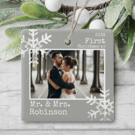 Grijs Eerste Kerstmis Getrouwd Foto Sneeuwvlok Keramisch Ornament