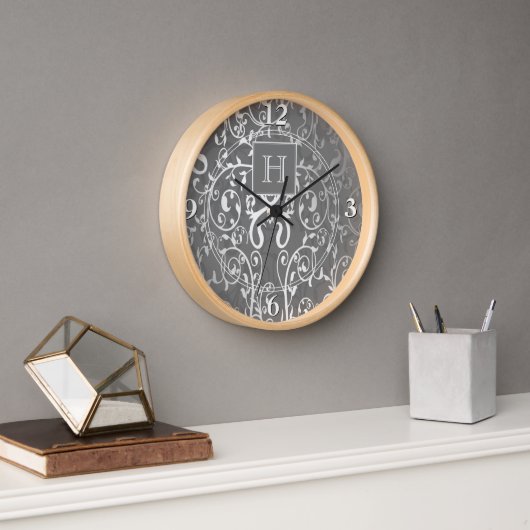 Grijs Elegant Bloei Monogram Klok (Kantoor)