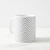 Grijs en Blush Chevron Pattern Monogram Mok (Voorkant links)