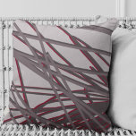 Grijs en Bourgogne Wijn Modern Elegant Abstract Kussen<br><div class="desc">De moderne gloeiende kussens hebben een elegante abstracte lineaire samenstelling in de Bourgogne en wijn op een grijze achtergrond. Geïnspireerd door hoge duingrassen, is deze kussen omkeerbaar. Grijs en onbeschoft artistiek ontwerp vooraan; stevig grijs achteraan. Het artistieke ontwerp aan de voorkant is een gelaagde samenstelling die diepte en perspectief biedt...</div>