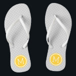 Grijs en Geel Kleine Stippen Monogram Teenslippers<br><div class="desc">Aangepast afgedrukte flip flop sandalen met een schattig meisjespokpuntpatroon en je aangepaste monogram of andere tekst in een cirkelvormige lijst. Klik aanpassen het om tekstdoopvonten en kleuren te veranderen of uw eigen afbeeldingen toe te voegen om unieke één van een soortontwerp te creëer!</div>