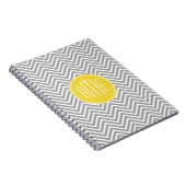 Grijs en Gele Chevrons Aangepast monogram Notitieboek (Rechterzijde)