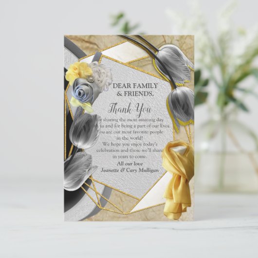 Grijs en Gele tulpen op textuur RSVP Kaartje (Staand voorkant)