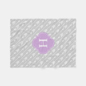 Grijs en Lavendel Monogrammed Pijlen Patroon Fleece Deken (Voorkant (Horizontaal))