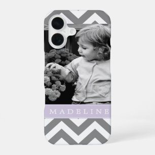 Grijs en lavendel zigzagpatroon gepersonaliseerde iPhone 16 hoesje
