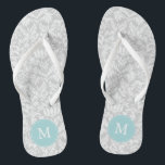 Grijs en lichtblauw Damaskpatroon Monogrammed Teenslippers<br><div class="desc">Vun en trendy geometrisch patroon en monogram ontwerp. Ideaal voor bruiden,  bruidsmeisjes,  bruidsfeesten,  verjaardagen,  zomergeschenken,  enz.</div>