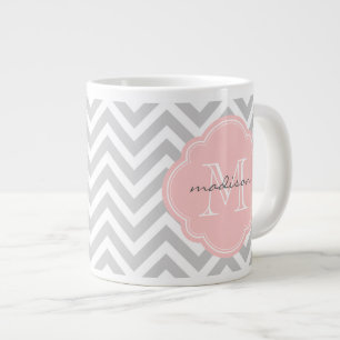 Grijs en Lichtroze Chevron Custom Monogram Grote Koffiekop