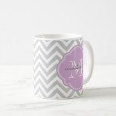 Grijs en Lila Chevron Aangepast monogram Koffiemok (Voorkant rechts)
