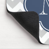 Grijs en Marine Blauw Modern Chevron Custom Monogr Muismat (Hoek)
