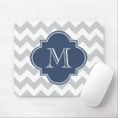 Grijs en Marine Blauw Modern Chevron Custom Monogr Muismat (Met muis)