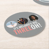 Grijs en roze 30e THREEOH! Fotoverjarig Ronde Kartonnen Onderzetter (Gebogen)