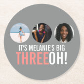 Grijs en roze 30e THREEOH! Fotoverjarig Ronde Kartonnen Onderzetter (Voorkant)
