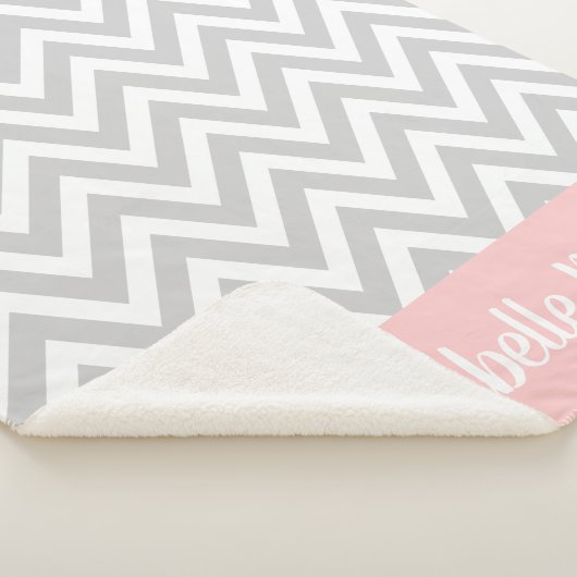 Grijs en Roze Chevron Baby Naam Monogrammed Sherpa Deken (3/4)