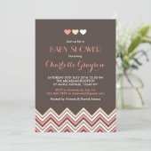 Grijs en roze chevron babyshower uitnodiging (Staand voorkant)