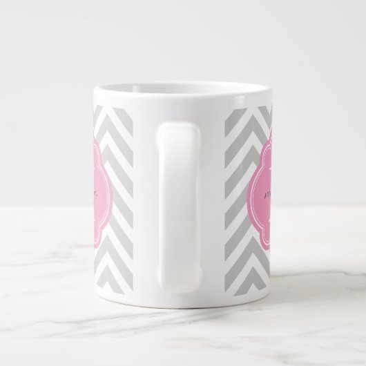 Grijs en Roze Chevron Custom Monogram Grote Koffiekop (Achterkant)