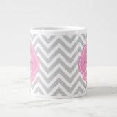 Grijs en Roze Chevron Custom Monogram Grote Koffiekop (Voorkant)