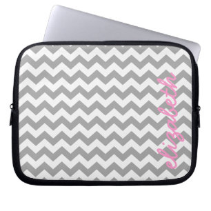Grijs en Roze Chevrons met de Naam van de Douane Laptop Sleeve