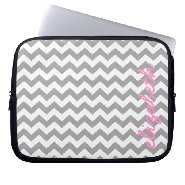 Grijs en Roze Chevrons met de Naam van de Douane Laptop Sleeve (Voorkant)