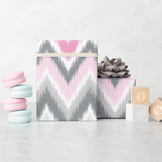 Grijs en Roze Tribal Ikat Chevron Cadeaupapier (Baby Shower)